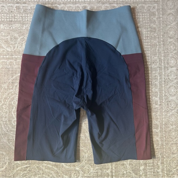 High-waisted sculpting pocket short - Picture 3 of 8